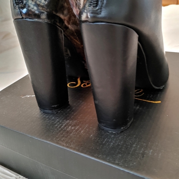 So Me black & transparent snakeskin printed 4.5in heeled boots. Size 7 - Picture 7 of 11